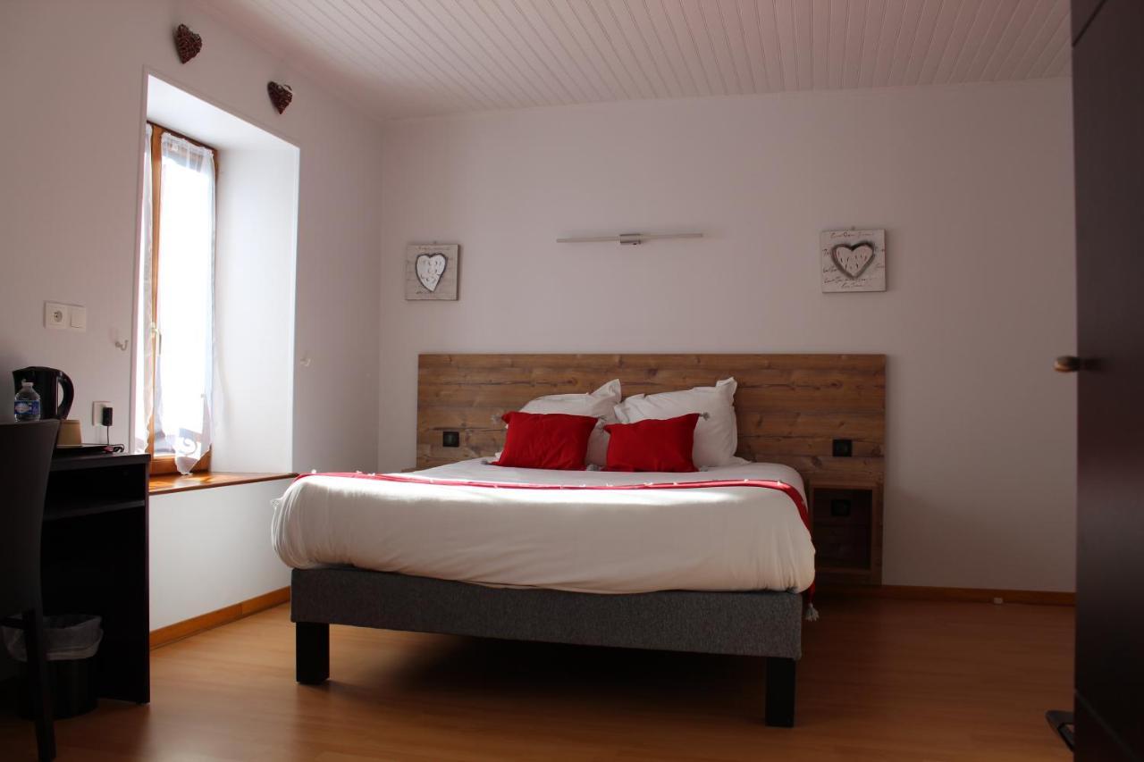 Logis Hotel Auberge De L'Allagnonette Saint-Poncy エクステリア 写真